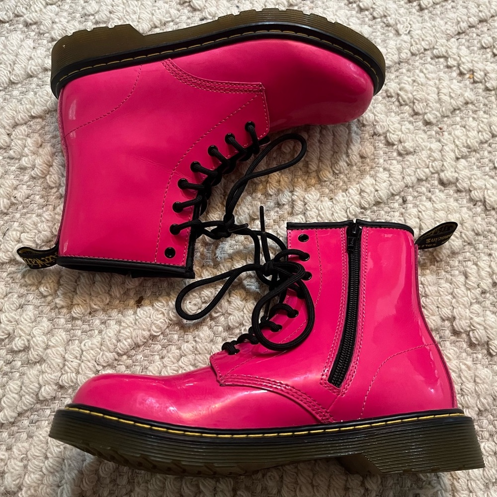 DR. MARTENS HOT PINK SMOOTH LEATHER DELANEY BOOTS, SIZE 6